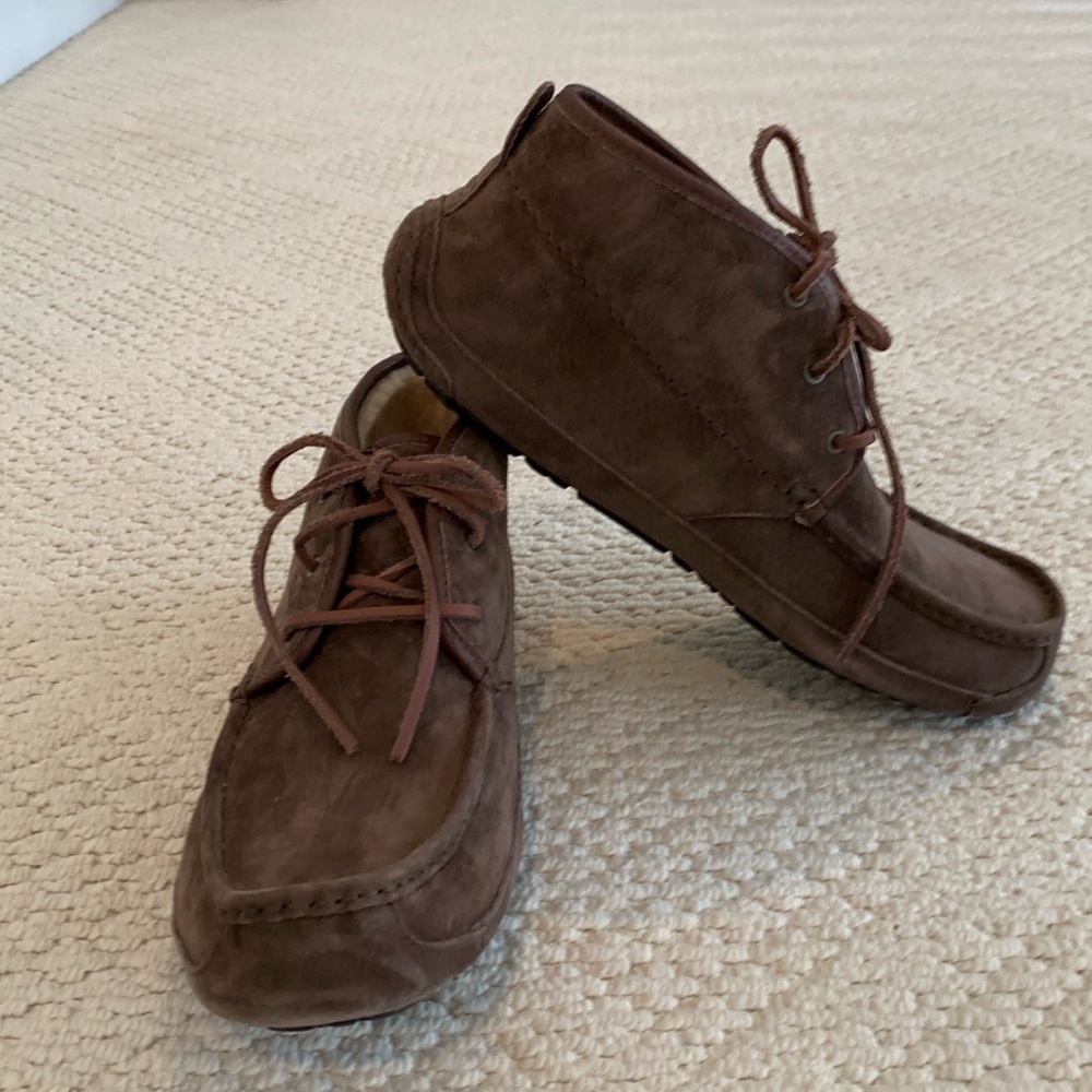Ugg Lyle. Brown Suede. Size 13. Excellent Condition.